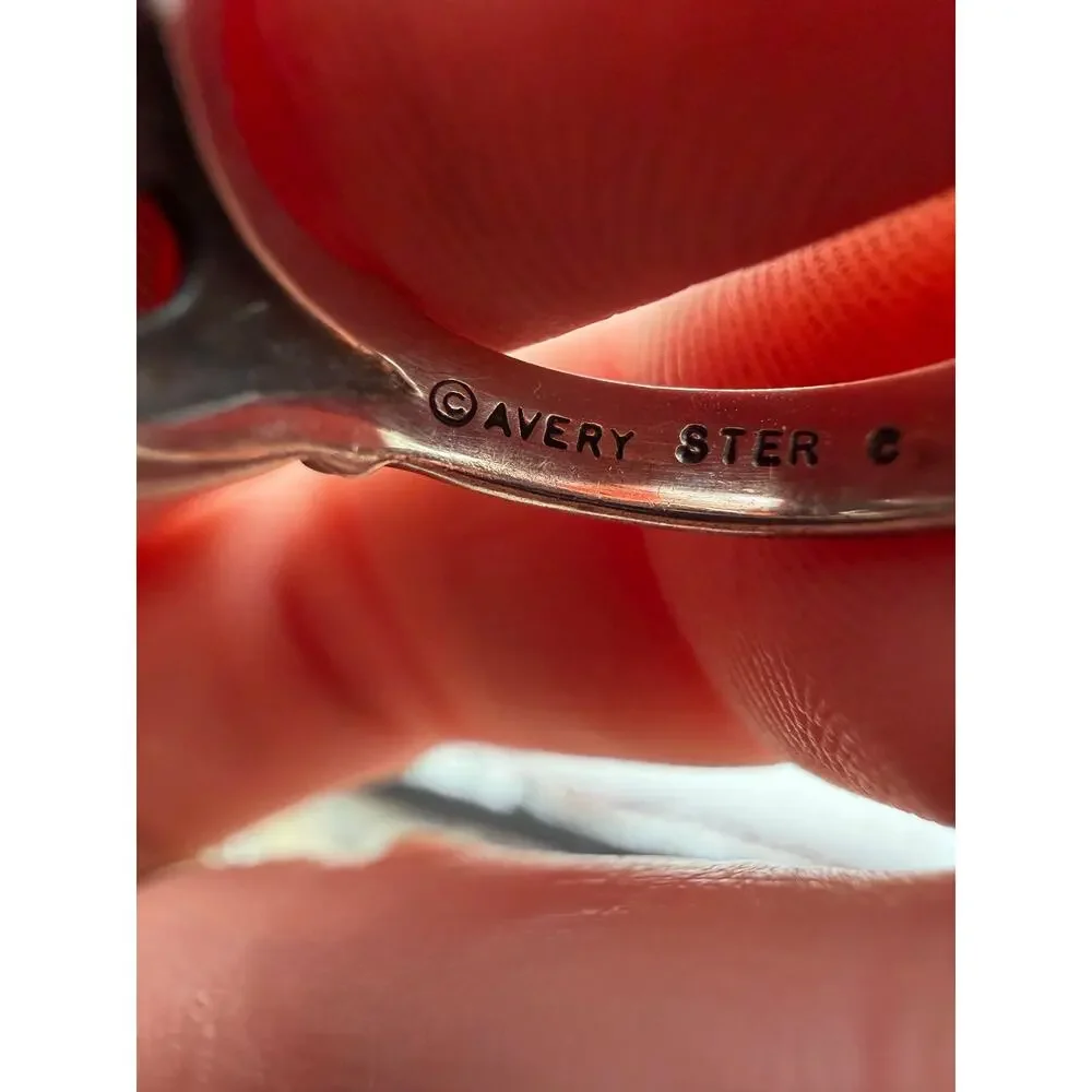 1991 Ultra Rare Retired James Avery Silver Claddagh Ring Red Garnet Heart Sz 4